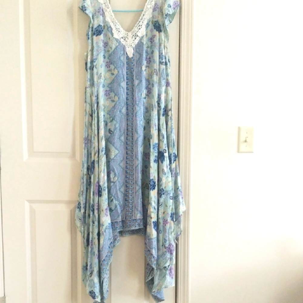 Chic High Low Floral Dress in Blue and White
